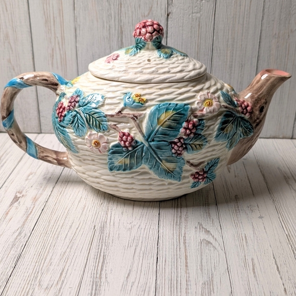 The Haldon Group Vintage Embossed Basket-weave Blackberry Floral Tea Pot - Picture 1 of 9